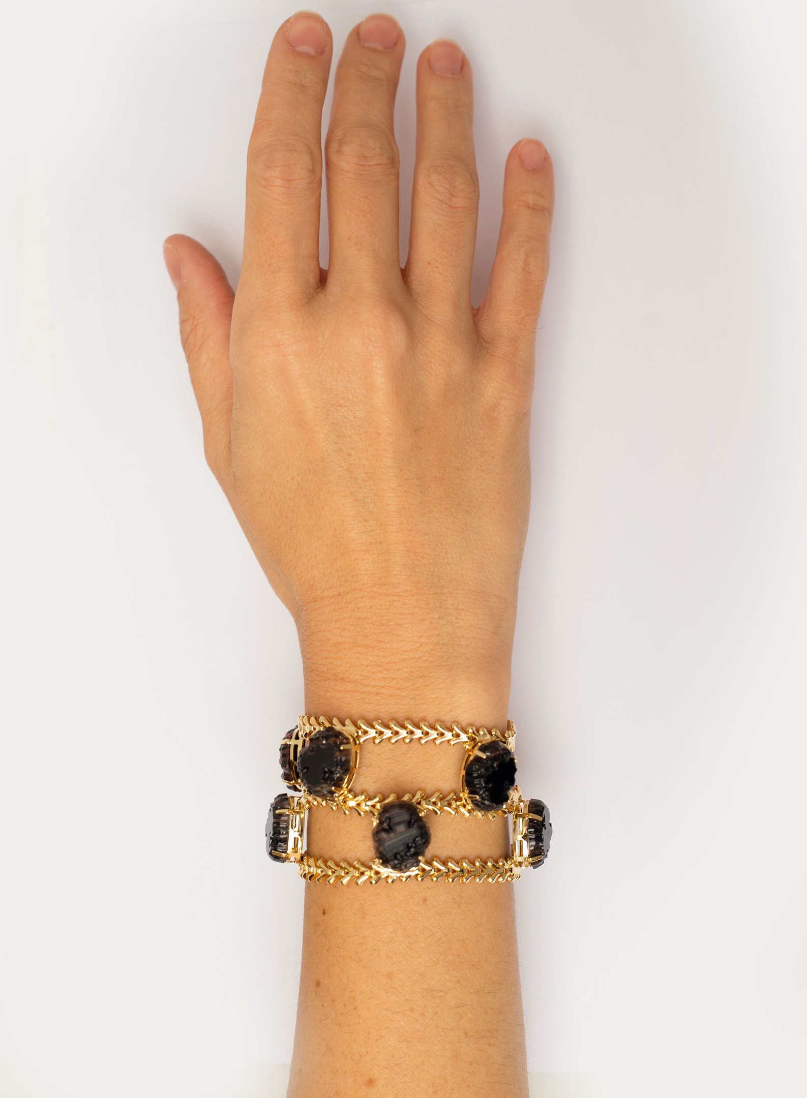 PULSEIRA SEIVA CRISTAL NEGRO BANHO OURO