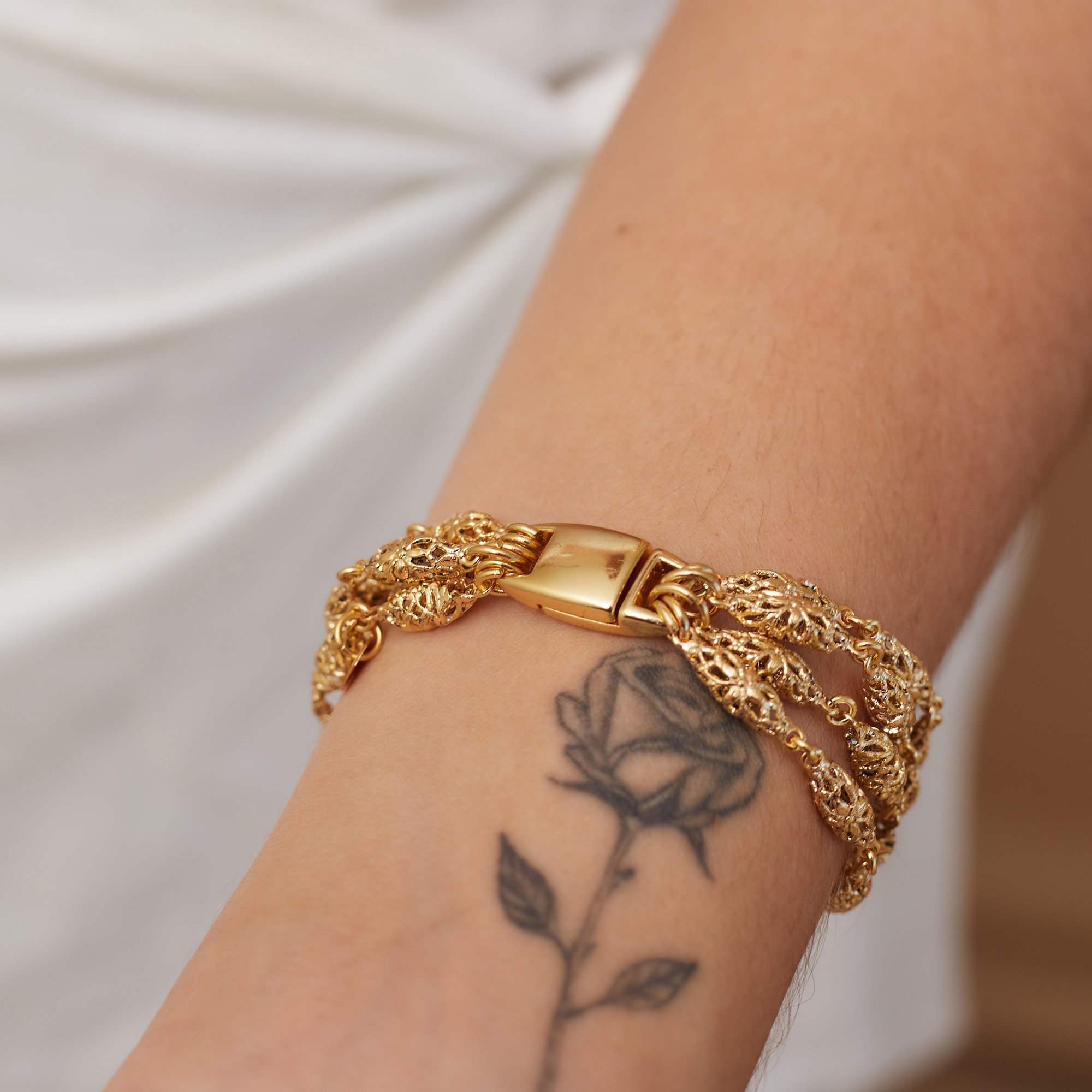 PULSEIRA SUSAN FURTACOR BANHO OURO