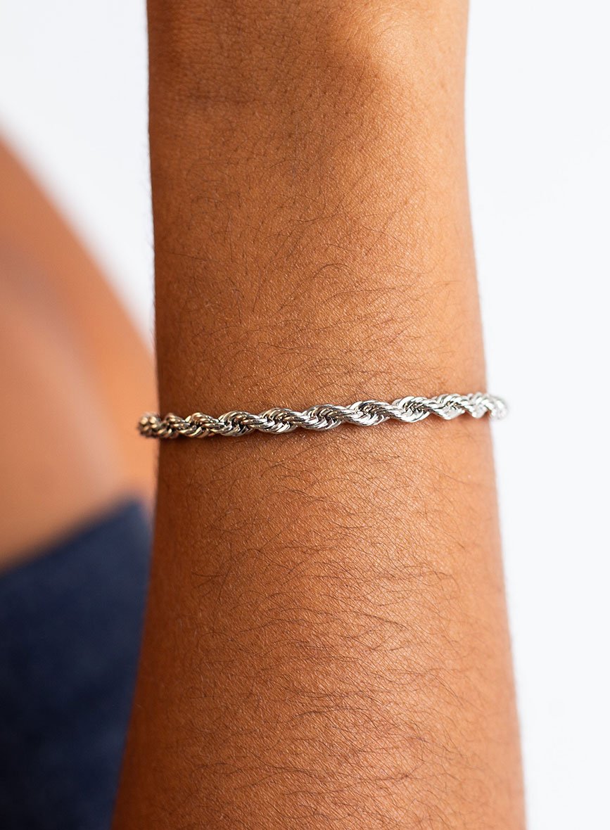 PULSEIRA TORCIDA GROSSA 4MM BANHO RÓDIO BRANCO