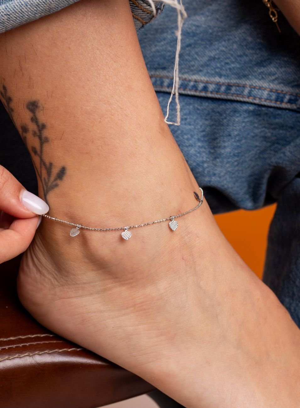 TORNOZELEIRA DIGIS PINGENTES CORAÇÃO METAL BANHO RÓDIO BRANCO