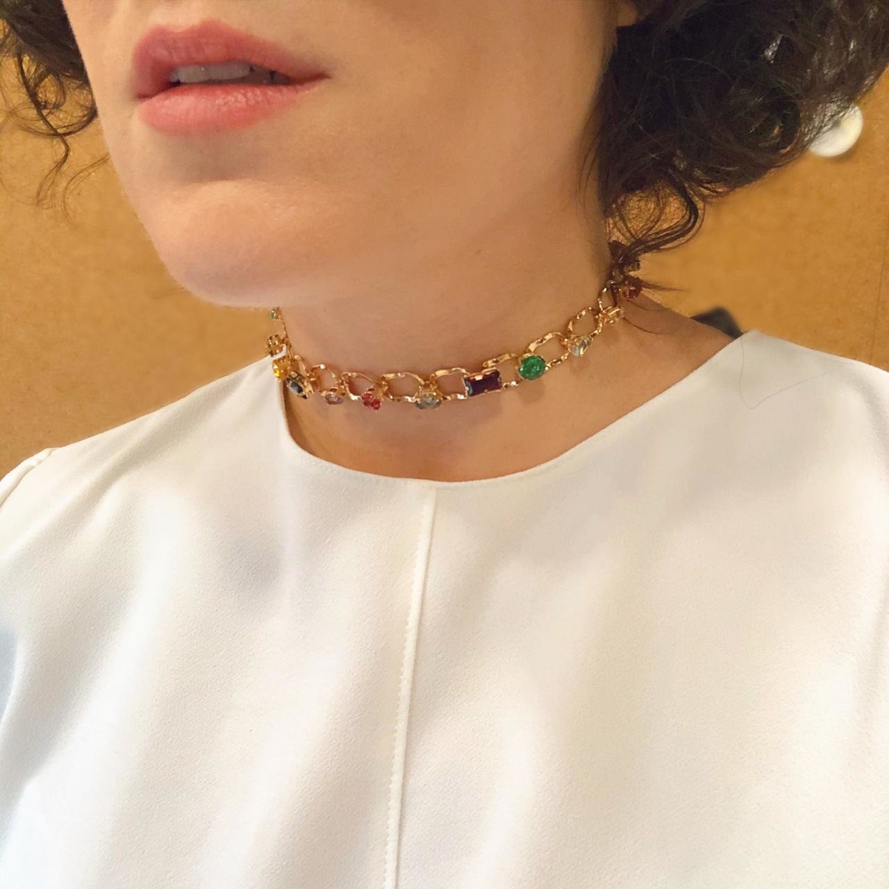 CHOKER THANOS MIX CRISTAIS BANHO OURO