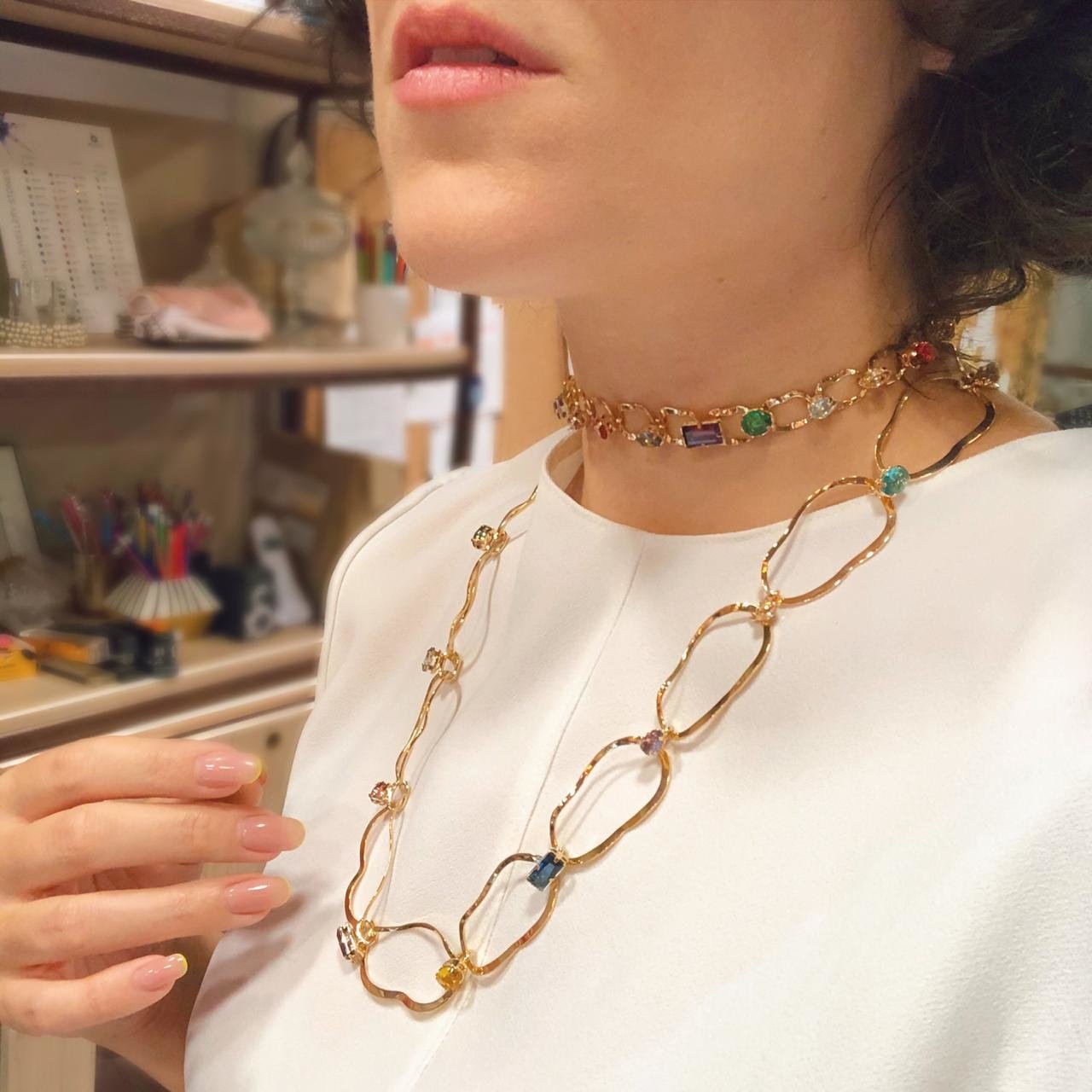 CHOKER THANOS MIX CRISTAIS BANHO OURO