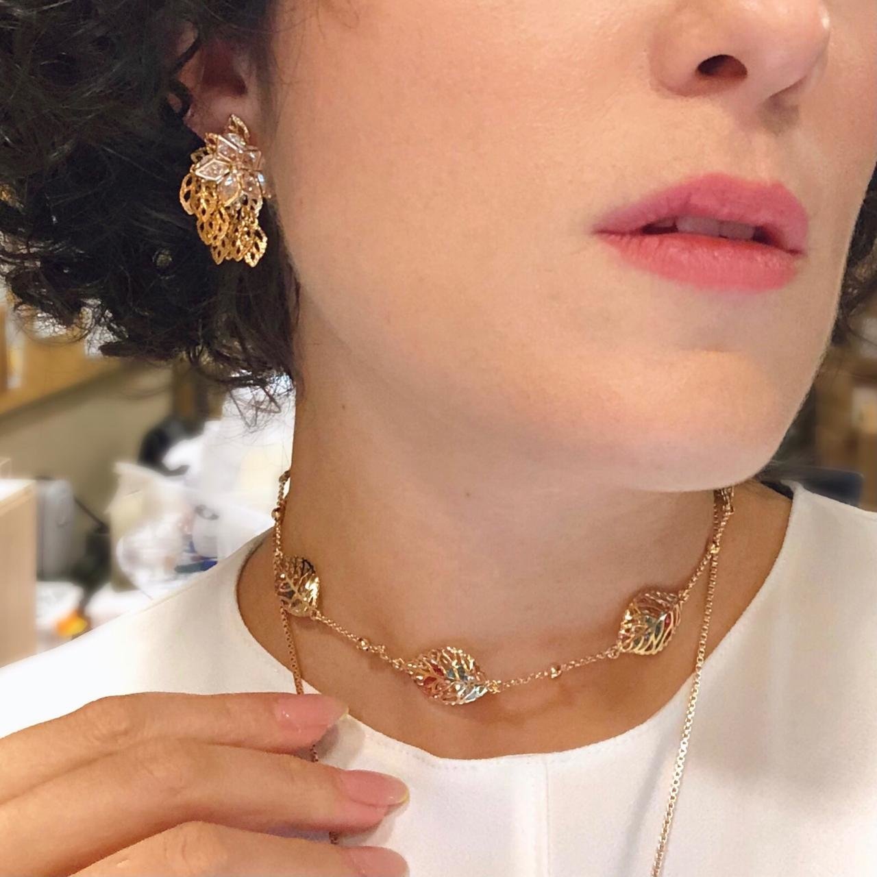 CHOKER NATUREZA CORRENTE FOLHA MIX CRISTAIS BANHO OURO