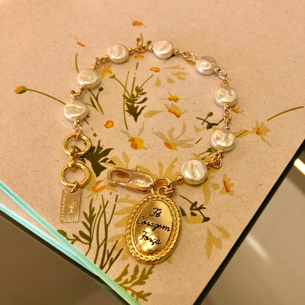 PULSEIRA FÉ PEROLA ACHATADA PINGENTE SANTO BANHO OURO