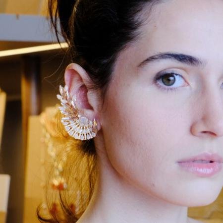 BRINCOS WINGS EAR CUFF CRISTAL ROSÊ BANHO OURO