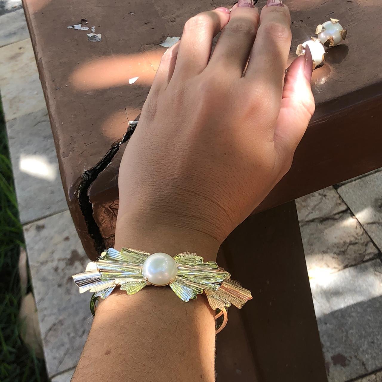 BRACELETE FOLHA SUCULENTA PEROLA BANHO OURO