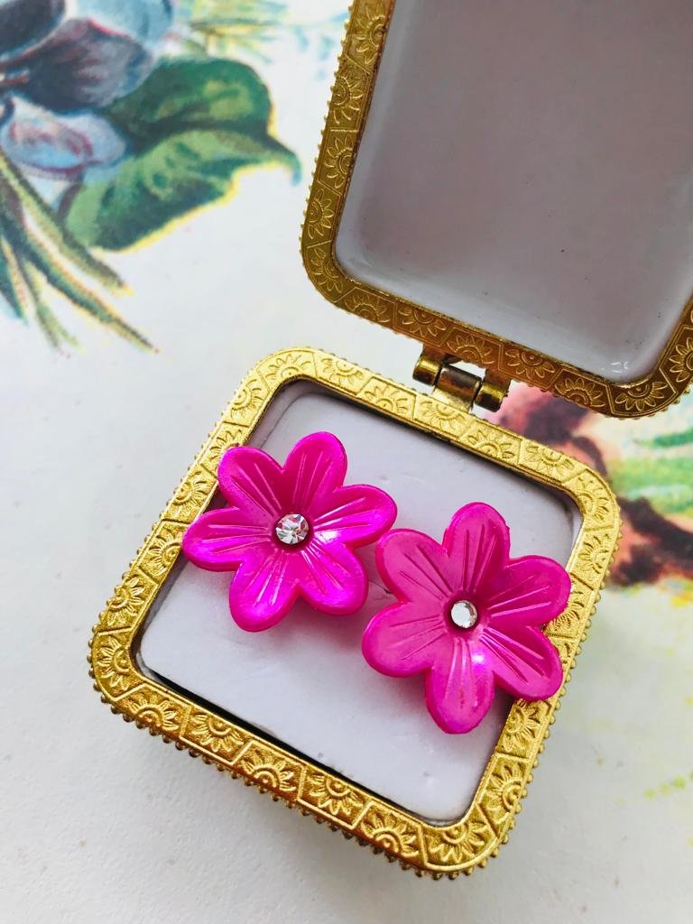 BRINCOS FLOR DE RESINA ROSA PINK ZIRCÔNIA BANHO OURO