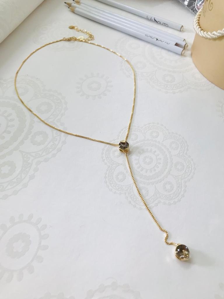 COLAR CLOF GRAVATINHA PINGENTE CRISTAL CINZA BANHO OURO