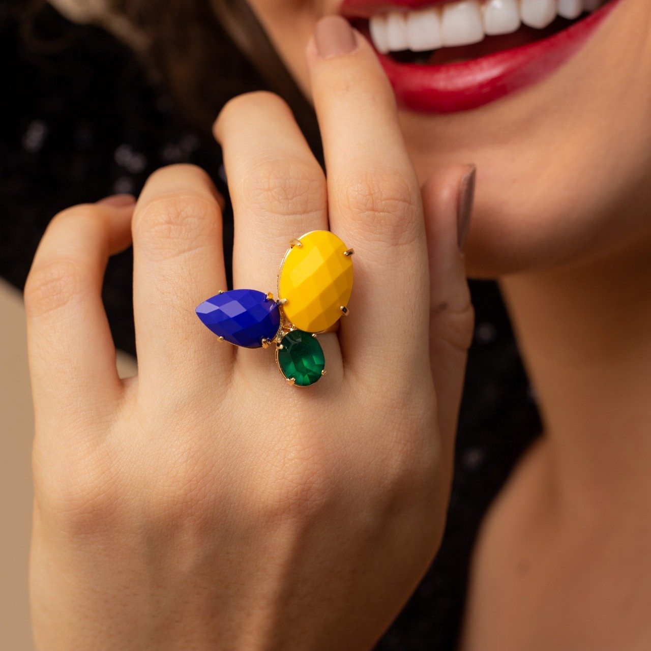 ANEL BRAZA MIX CORES VERDE AZUL AMARELO BANHO OURO