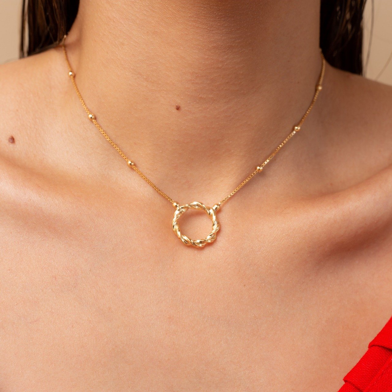 CHOKER GIULIA PINGENTE ARO TORCIDO BANHO OURO