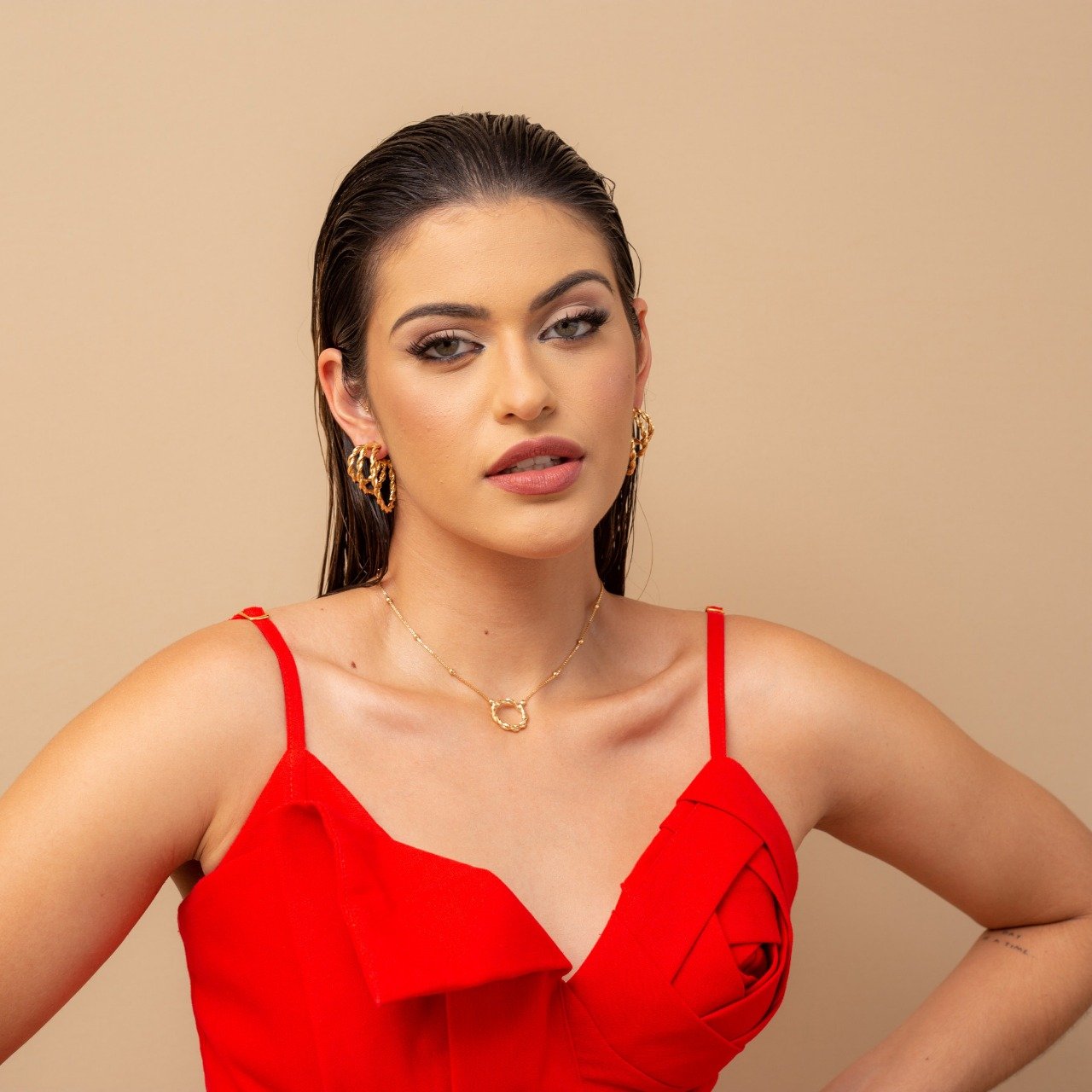 CHOKER GIULIA PINGENTE ARO TORCIDO BANHO OURO