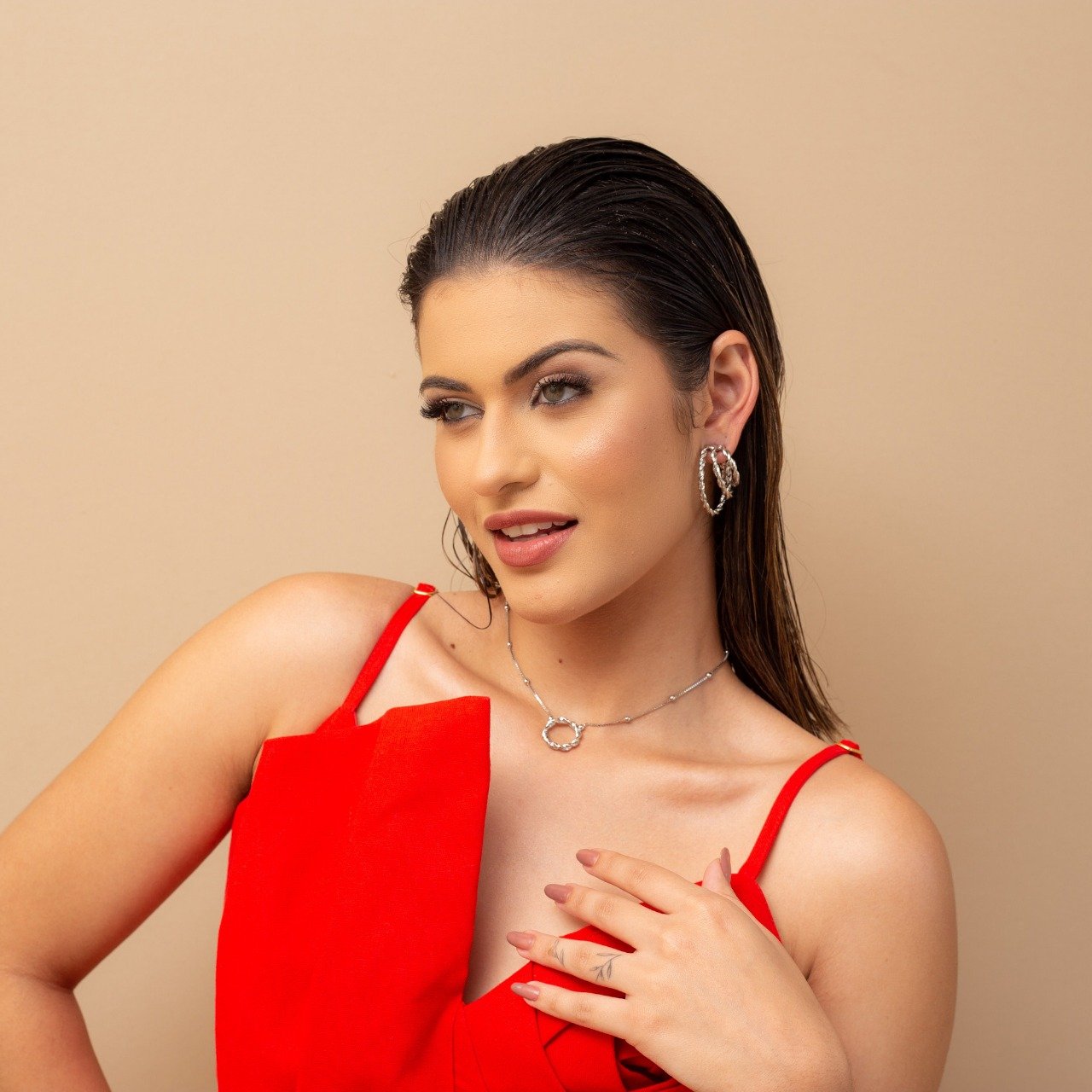 CHOKER GIULIA PINGENTE ARO TORCIDO BANHO RÓDIO BRANCO