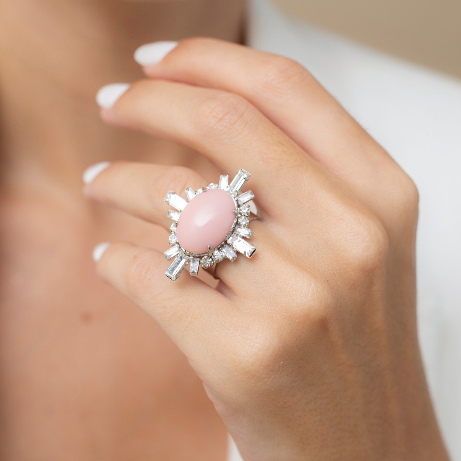 ANEL ROSA CRAVAÇÃO CRISTAIS INCOLORES BANHO RÓDIO BRANCO