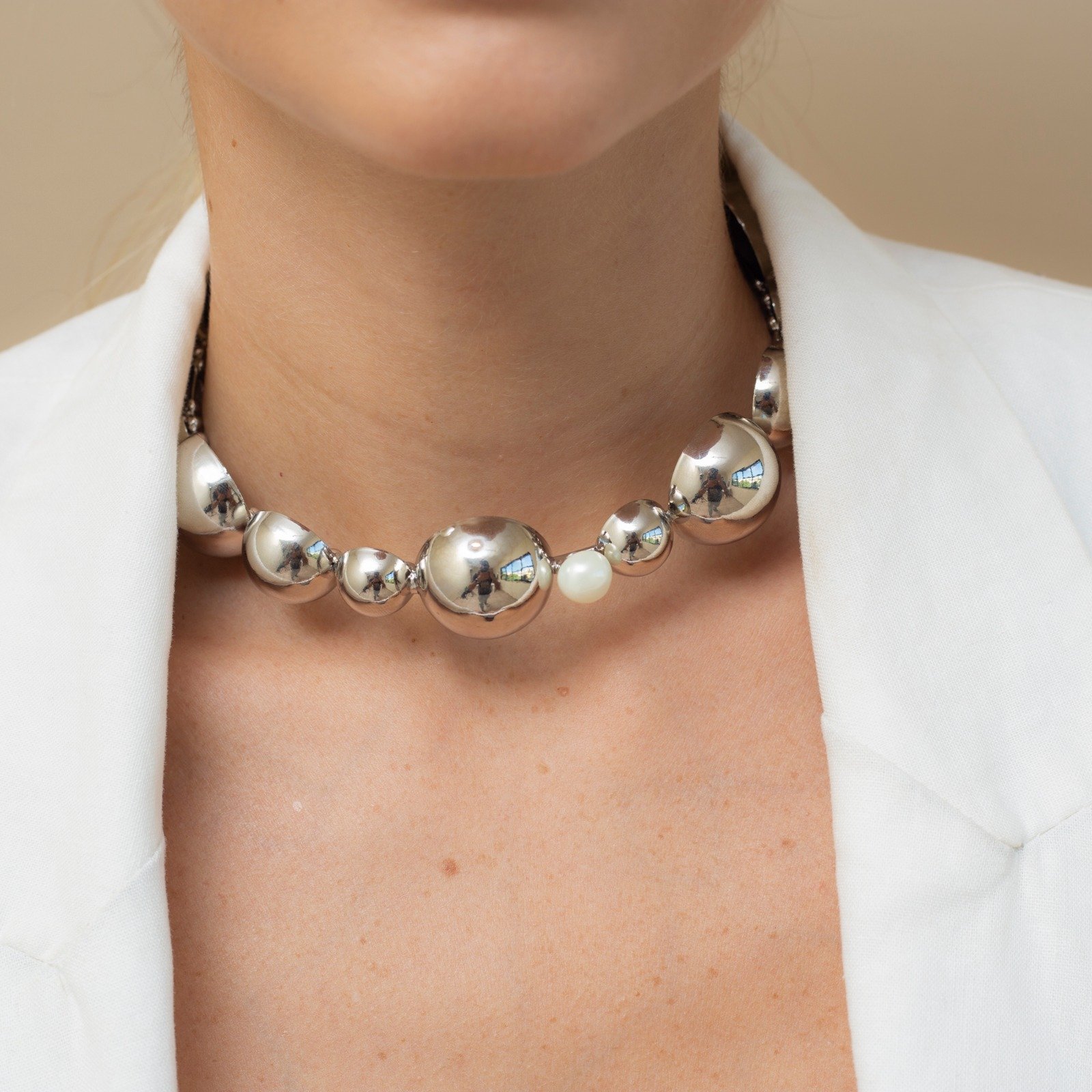 CHOKER PÉROLAS BOLAS OCAS BANHO RÓDIO BRANCO