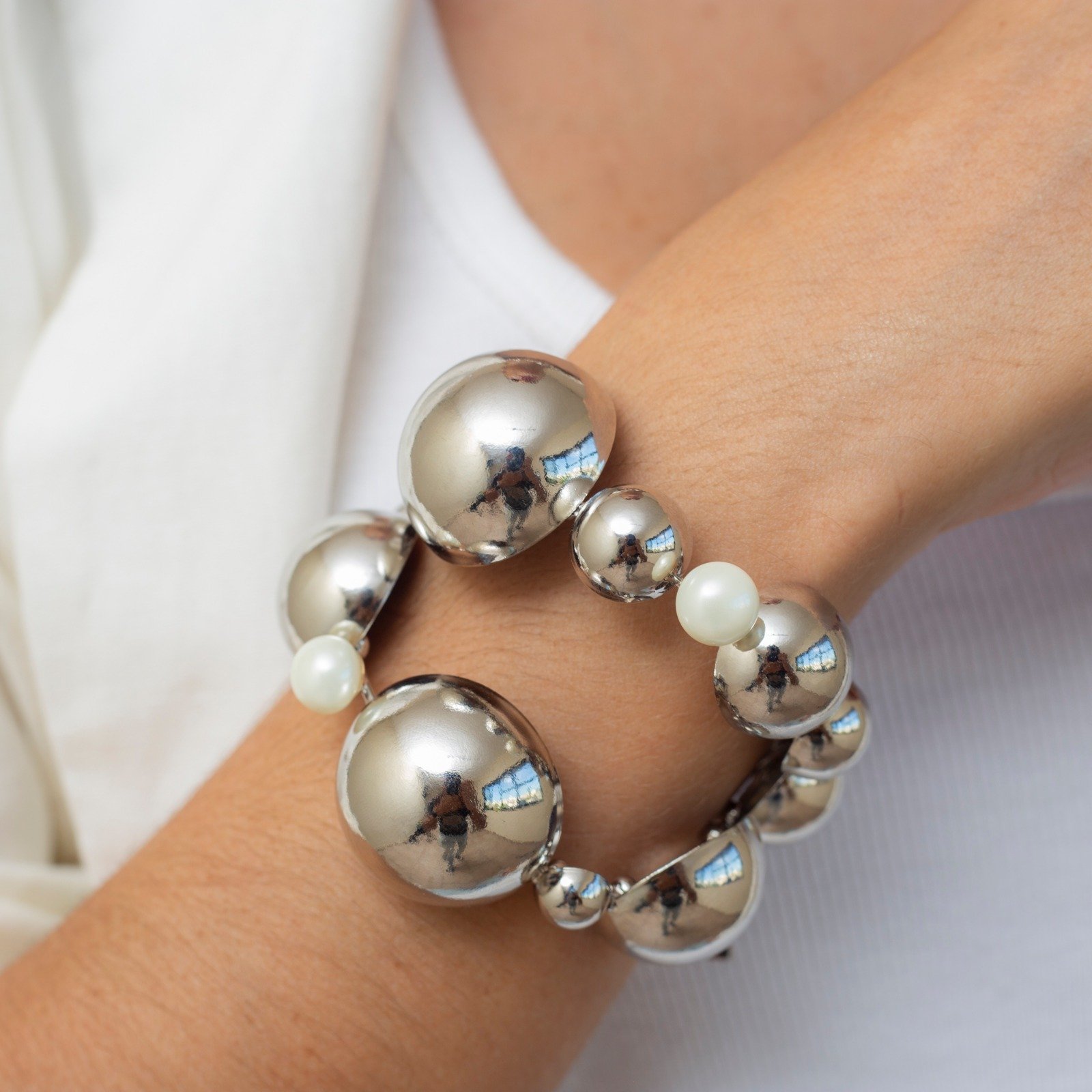BRACELETE PÉROLAS BOLAS OCAS BANHO RÓDIO BRANCO