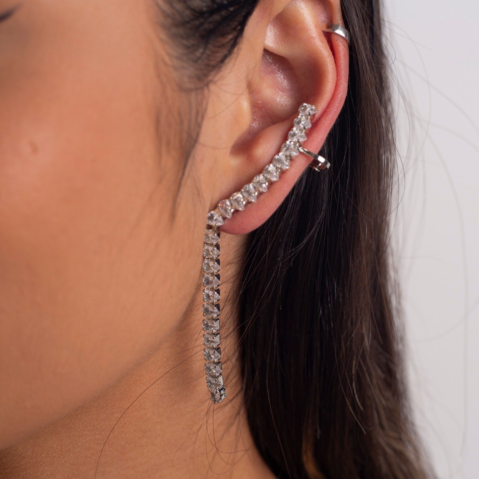 BRINCOS EAR CUFFS ZÍPER ZIRCÔNIA BANHO RÓDIO BRANCO