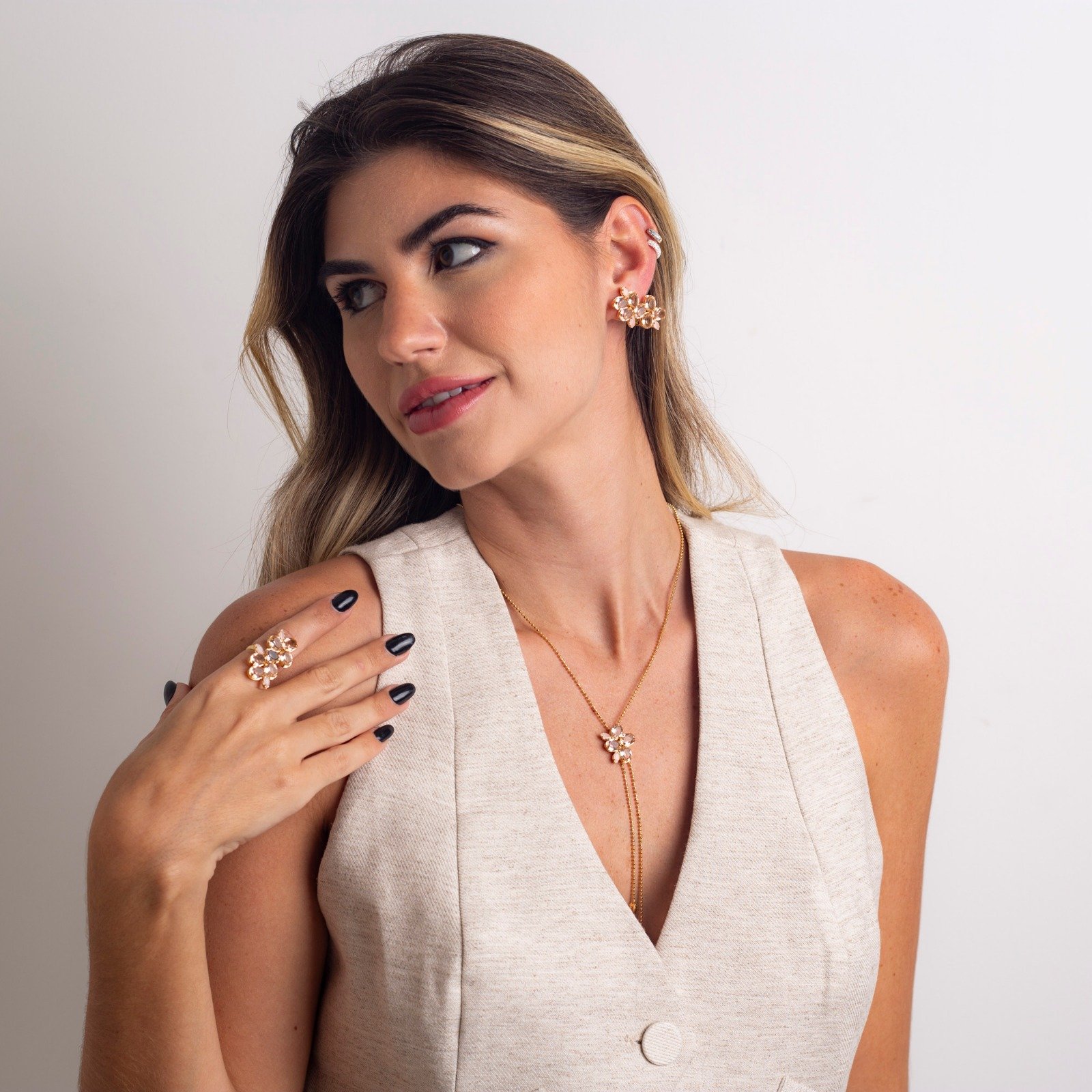 BRINCOS EAR CUFFS UNNA CRISTAIS MORGANITA BANHO OURO