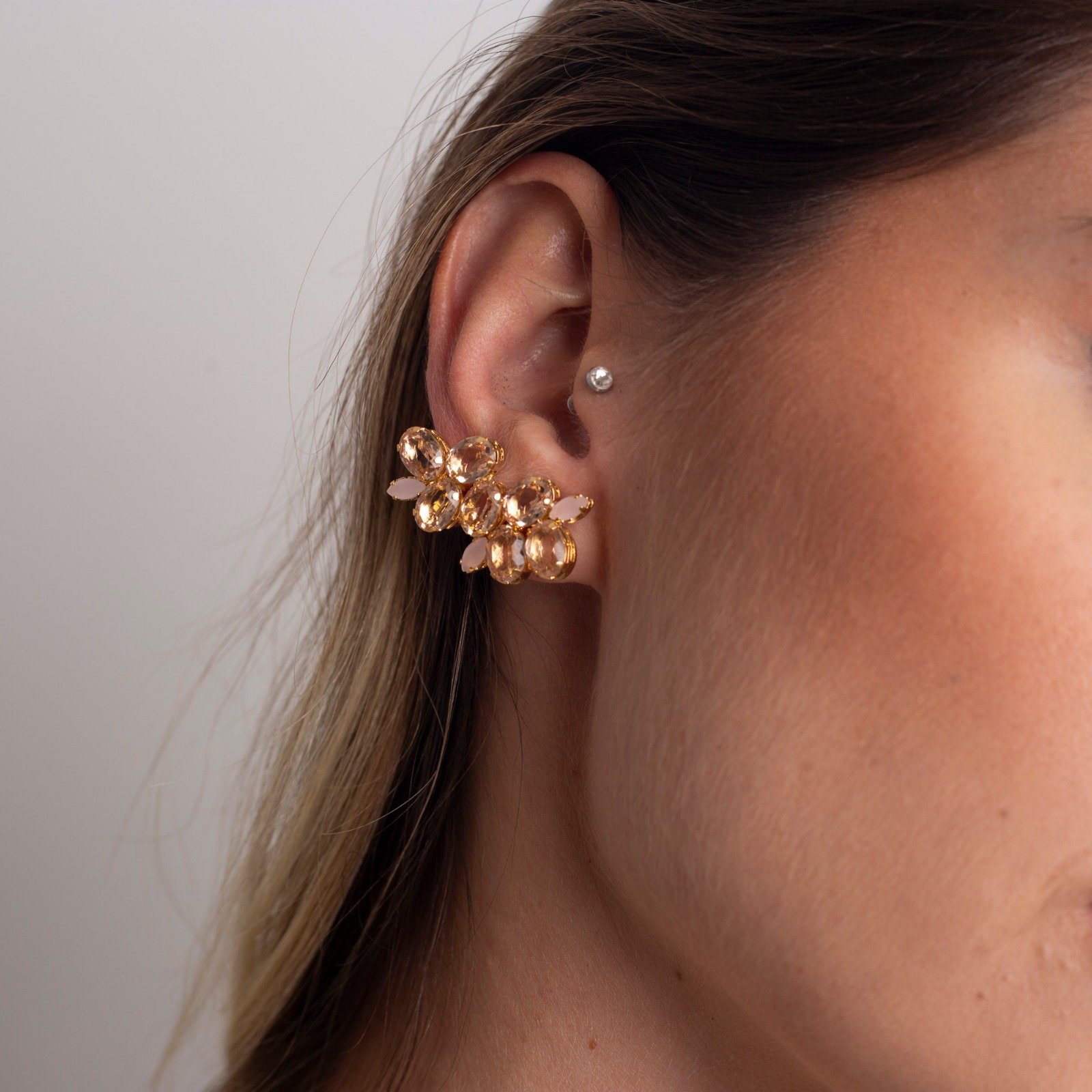 BRINCOS EAR CUFFS UNNA CRISTAIS MORGANITA BANHO OURO