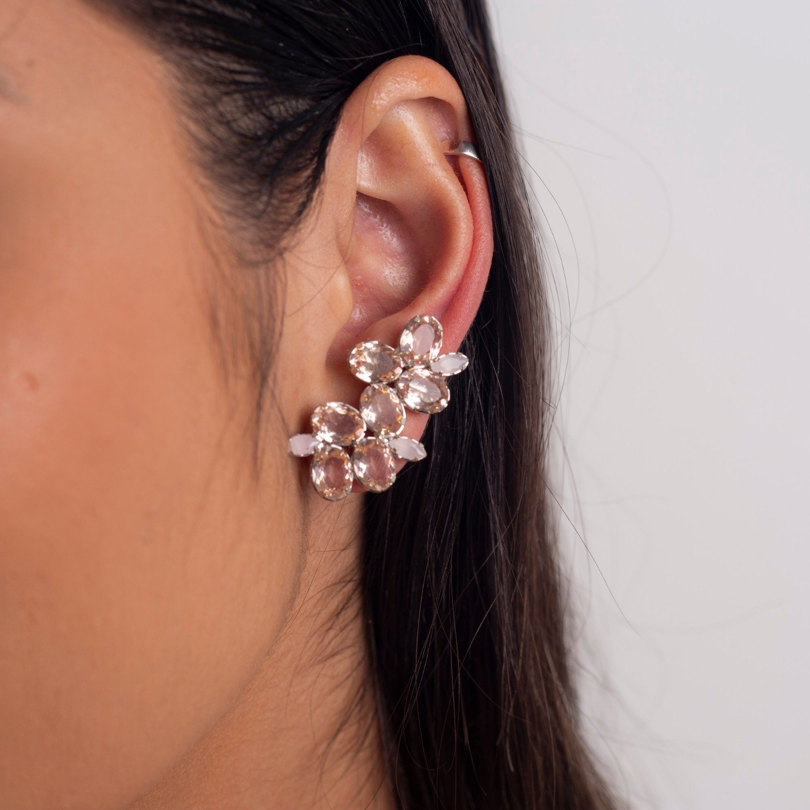 BRINCOS EAR CUFFS UNNA CRISTAIS MORGANITA BANHO RÓDIO BRANCO